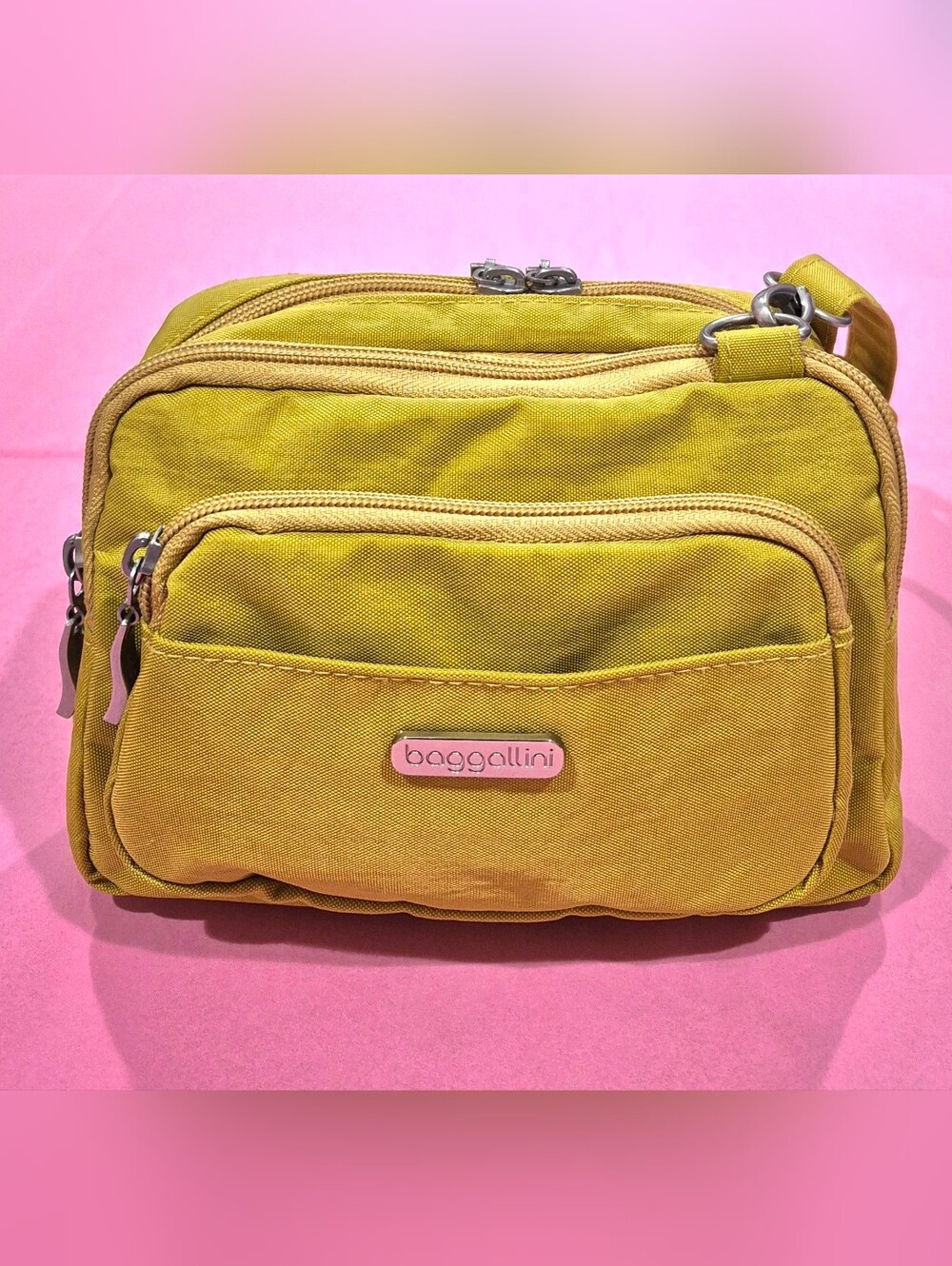 Baggallini Bright Yellow crossbody/shoulder bag (8"L x 5.5"H x 1.5"D)